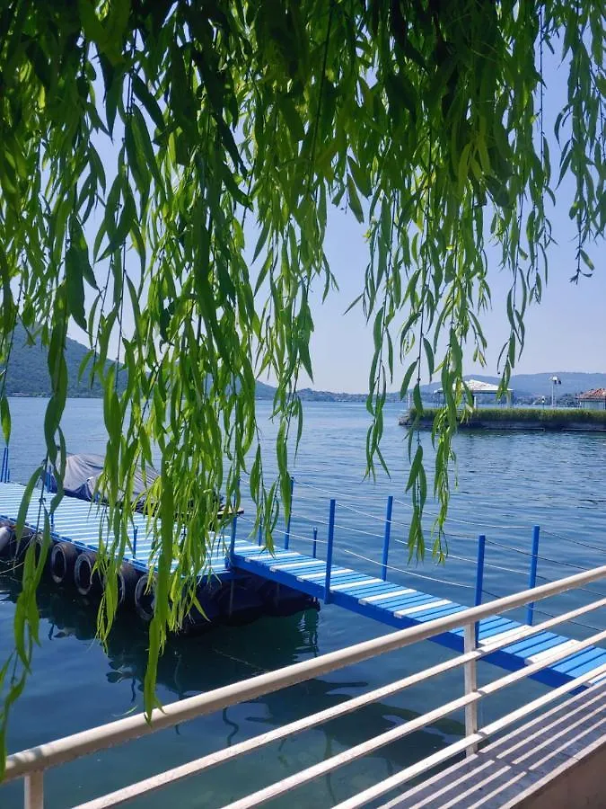 Le Luci Sul Lago Predore 0*,
